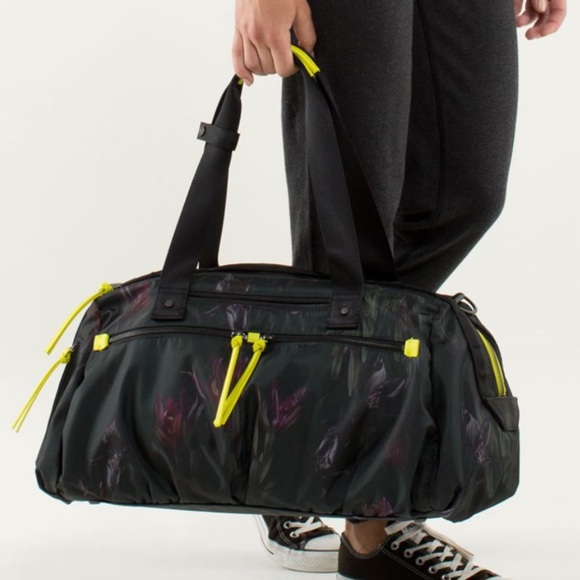 lululemon Work It Out Duffle in Midnight Iris Multi - Picture 3 of 12